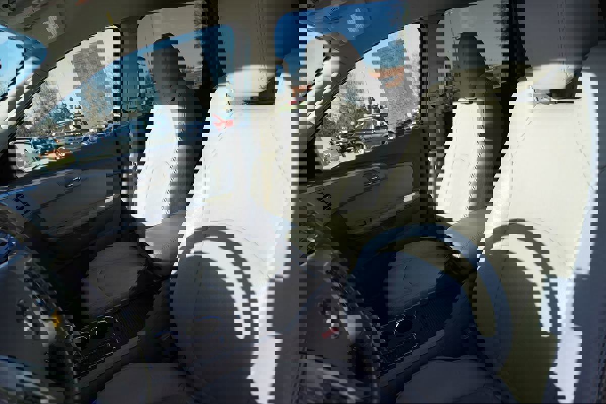 Used 2011 Chevrolet Traverse LT w/ Personal Connectivity Package image 28