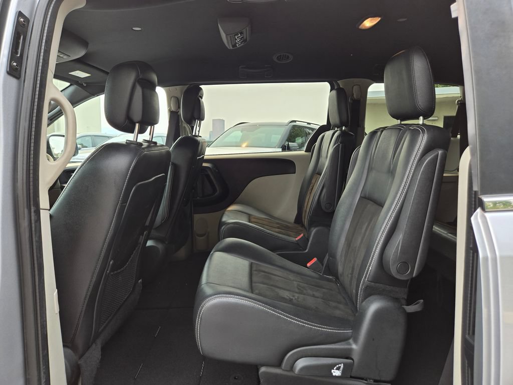 Used 2019 Dodge Grand Caravan SXT FWD image 16