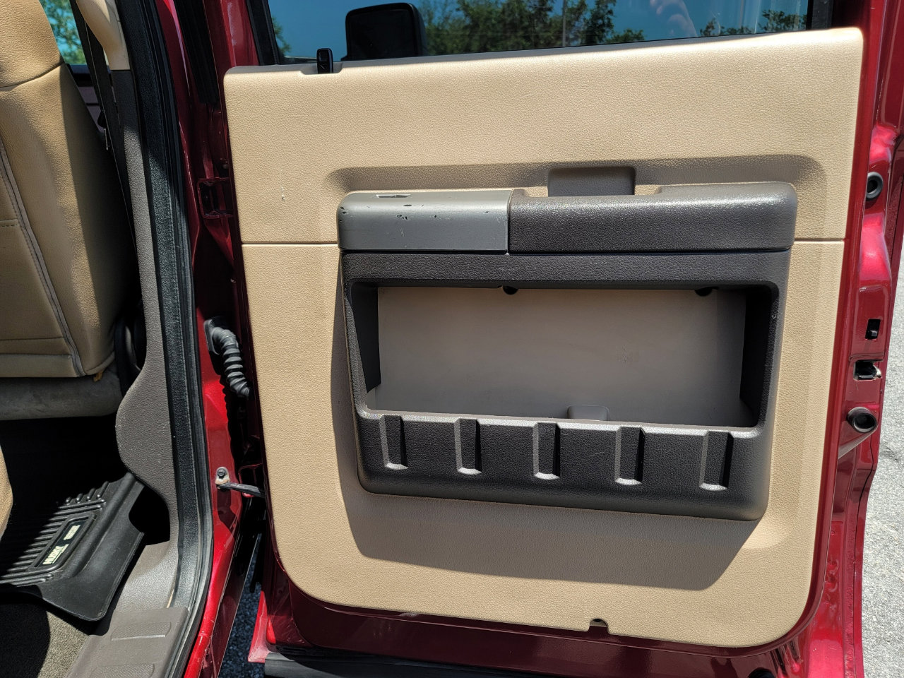 Used 2015 Ford F250 XLT w/ Snow Plow Prep Package image 17