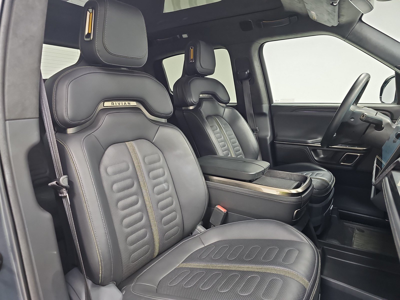 Used 2022 Rivian R1T Adventure AWD/4WD image 23