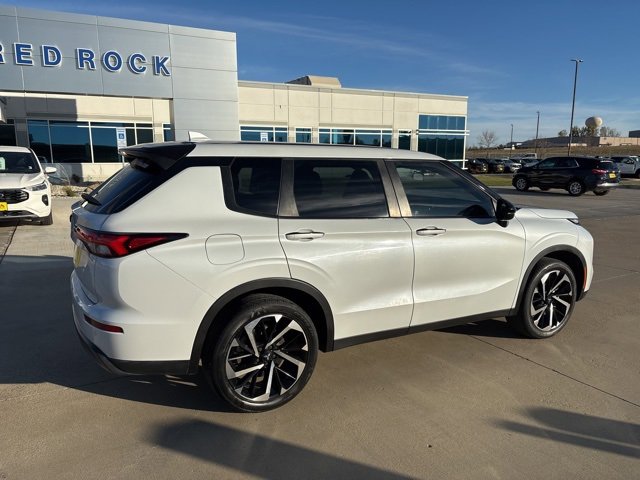 Used 2022 Mitsubishi Outlander ES image 3