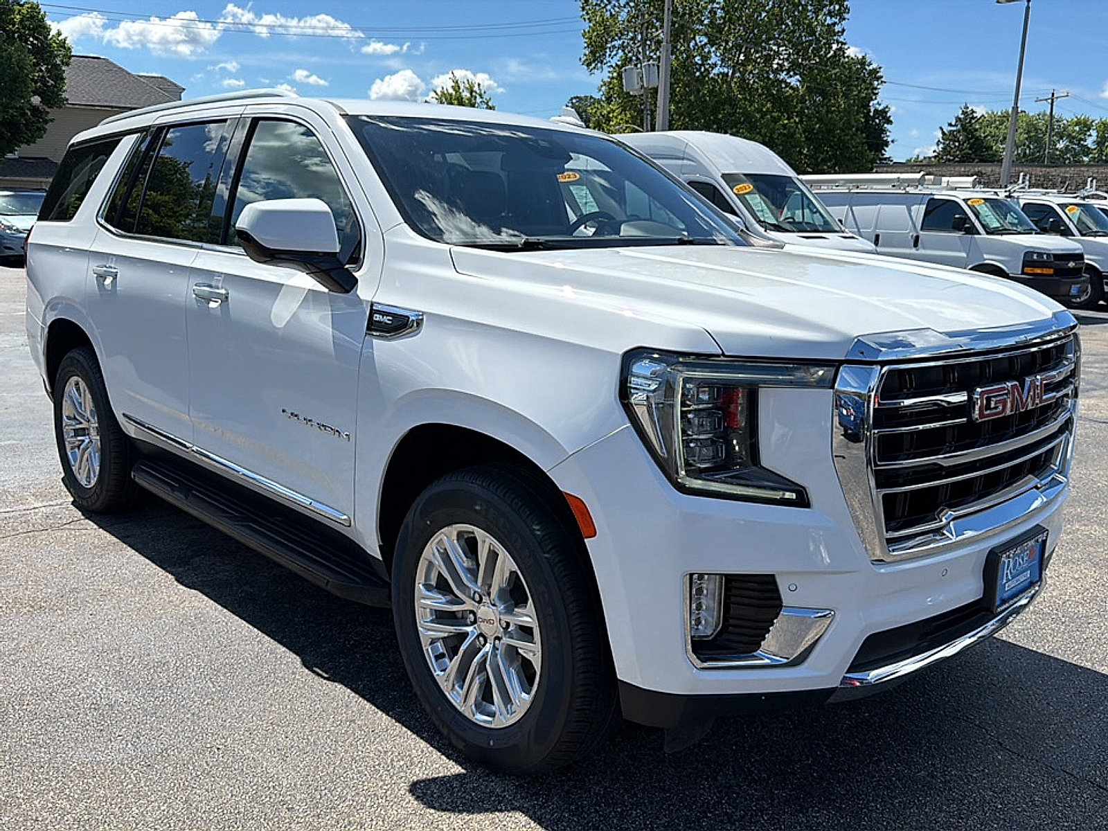 Used 2024 GMC Yukon SLT AWD/4WD image 1
