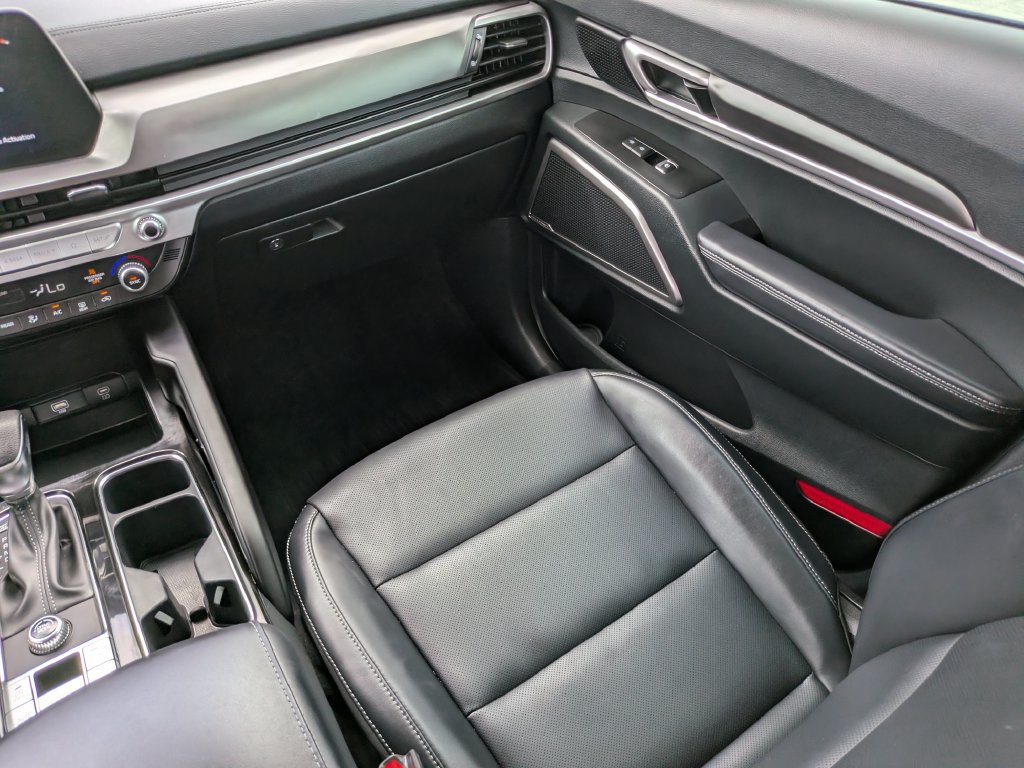 Certified 2025 Kia Telluride LX FWD image 17