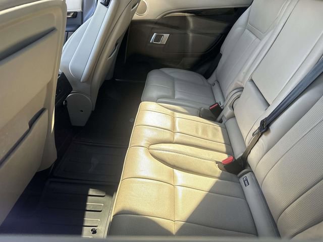 Used 2018 Land Rover Discovery SE image 21