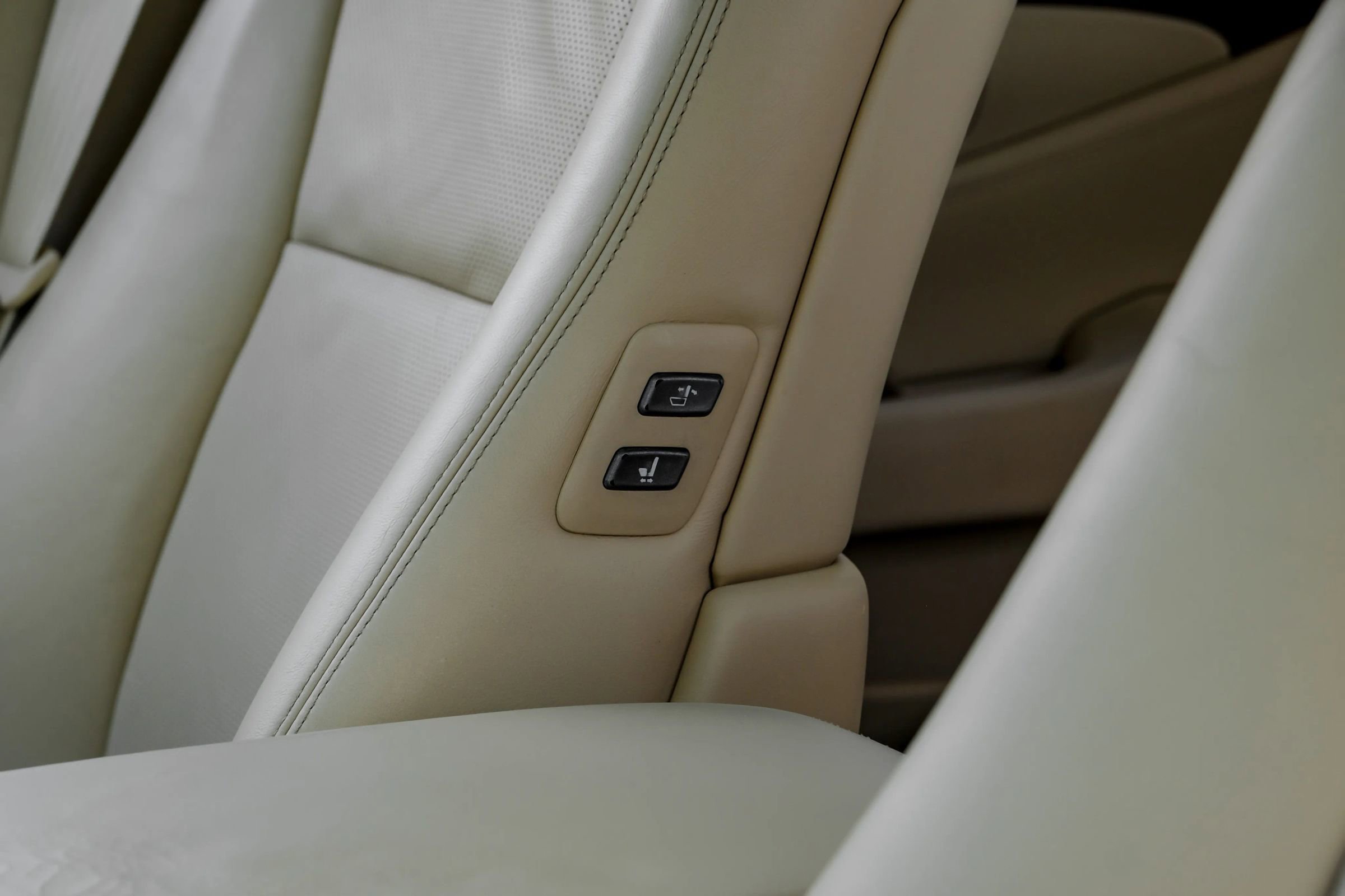 Used 2012 Lexus LS 460 image 32