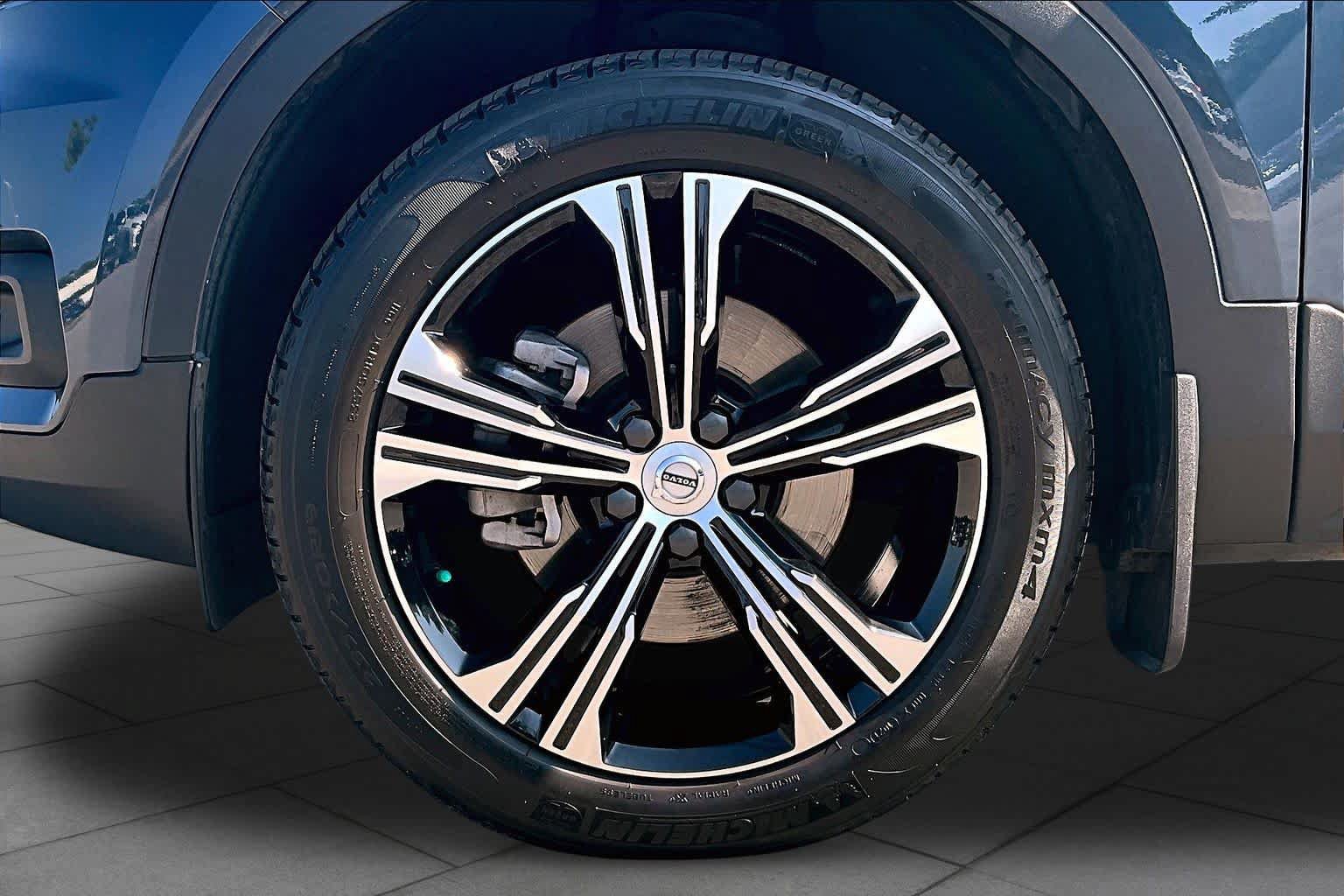 Used 2021 Volvo XC40 T4 Inscription w/ Protection Package FWD image 10