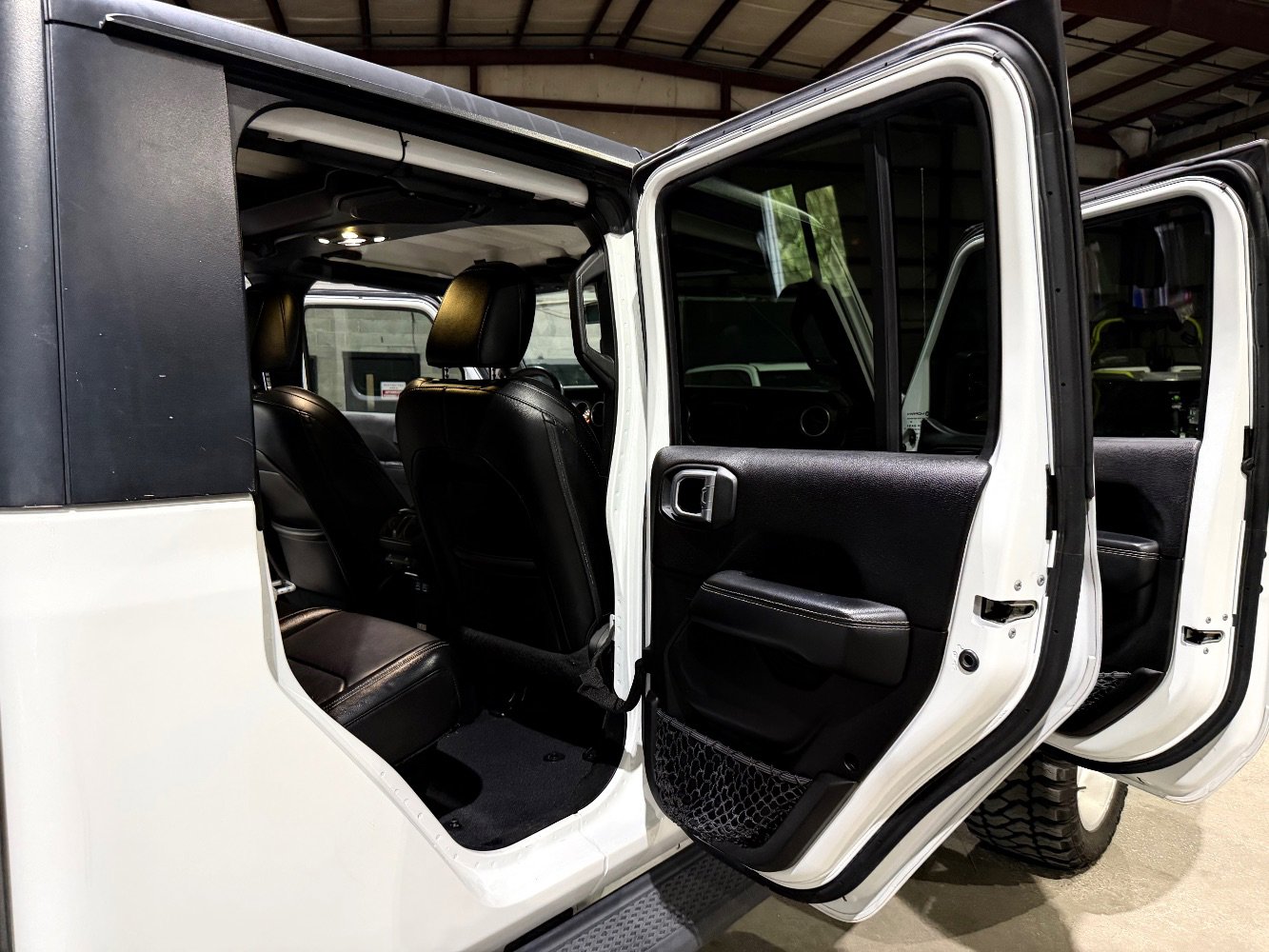 Used 2020 Jeep Gladiator Overland AWD/4WD image 21