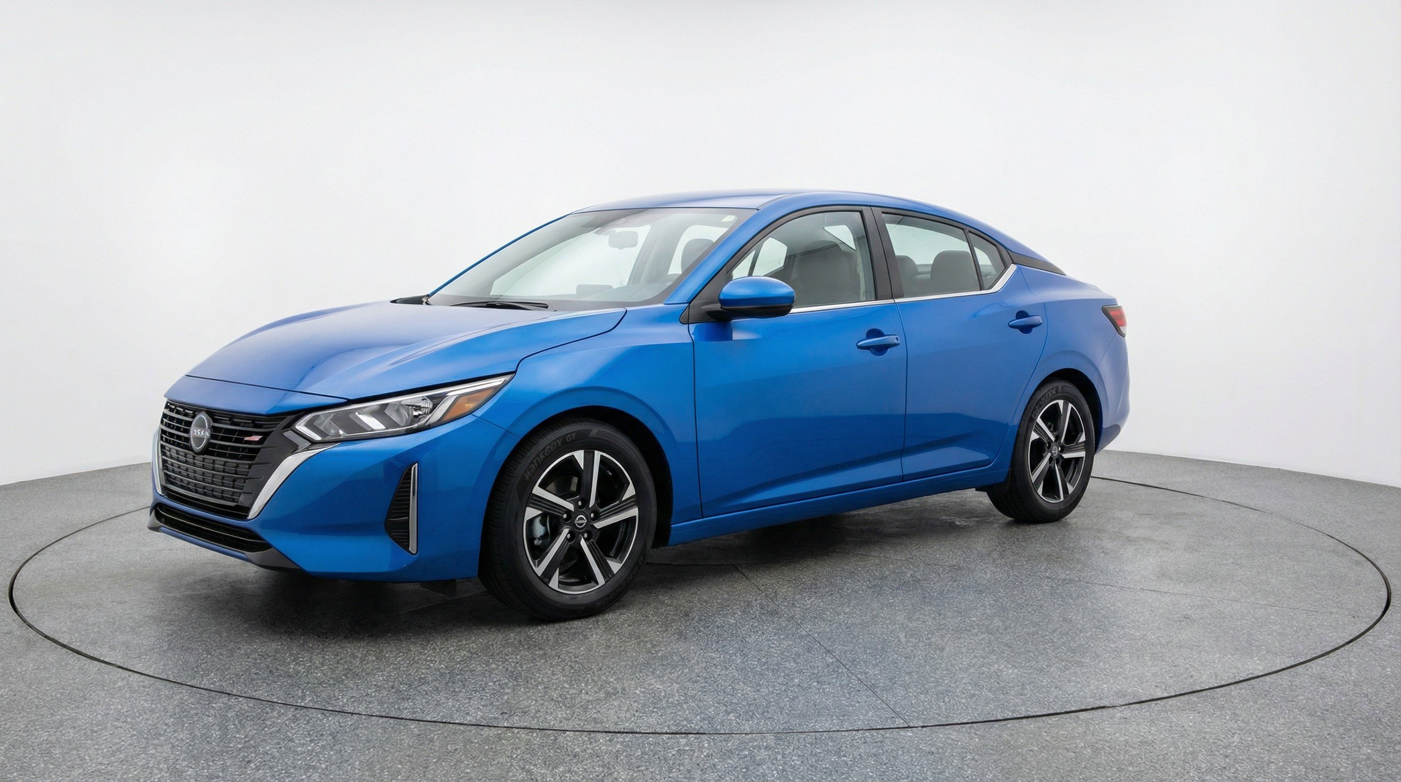 Used 2025 Nissan Sentra SV image 3