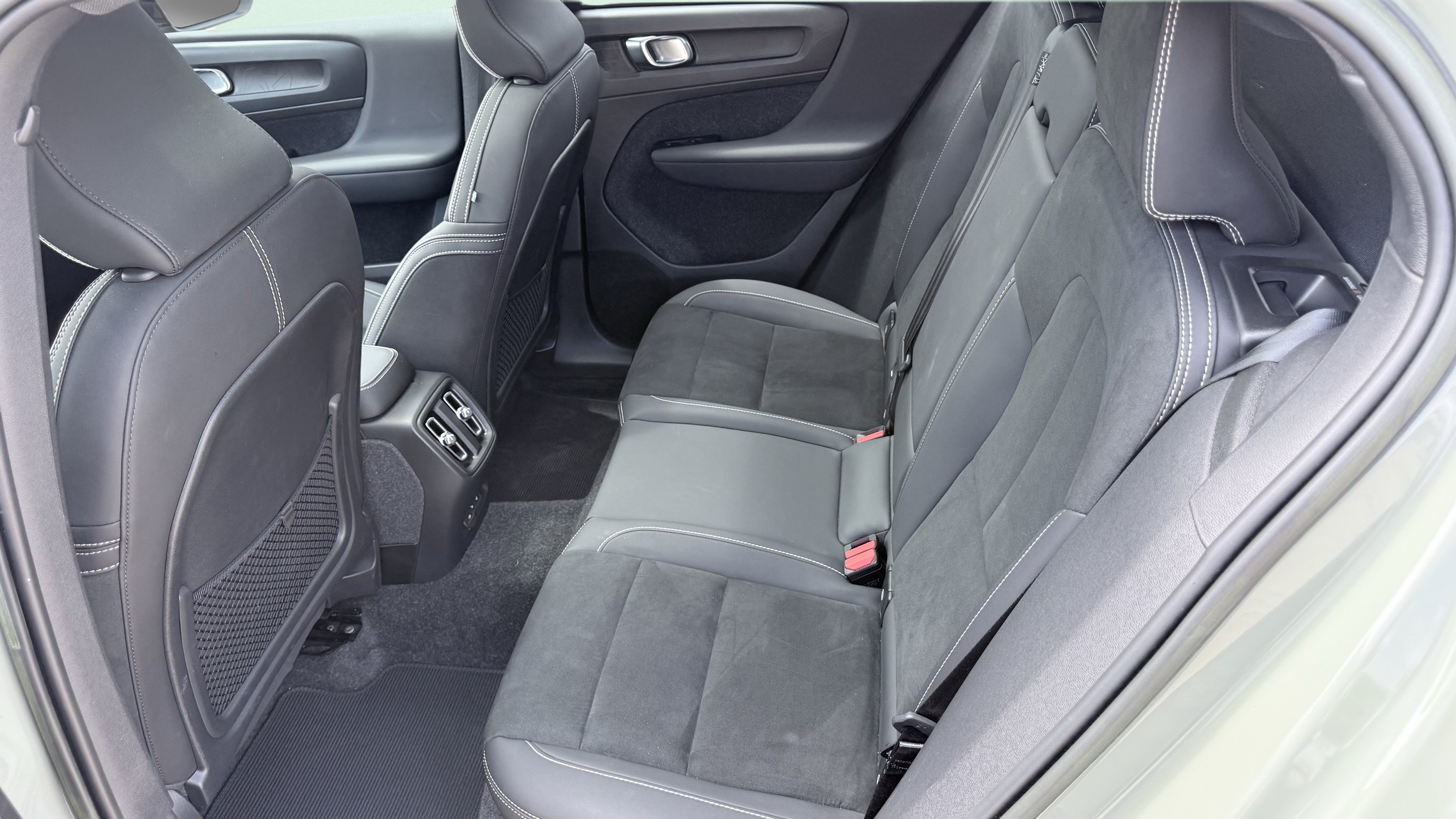 Used 2023 Volvo XC40 Recharge Ultimate AWD/4WD image 32
