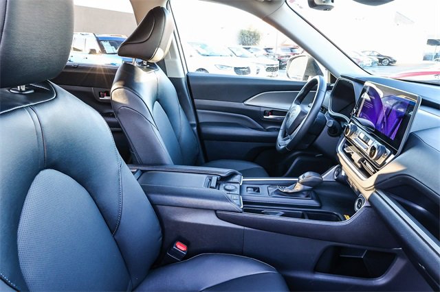 Used 2025 Toyota Grand Highlander AWD image 18