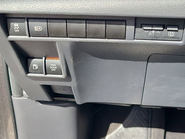 Used 2023 Toyota Sienna XLE FWD image 22