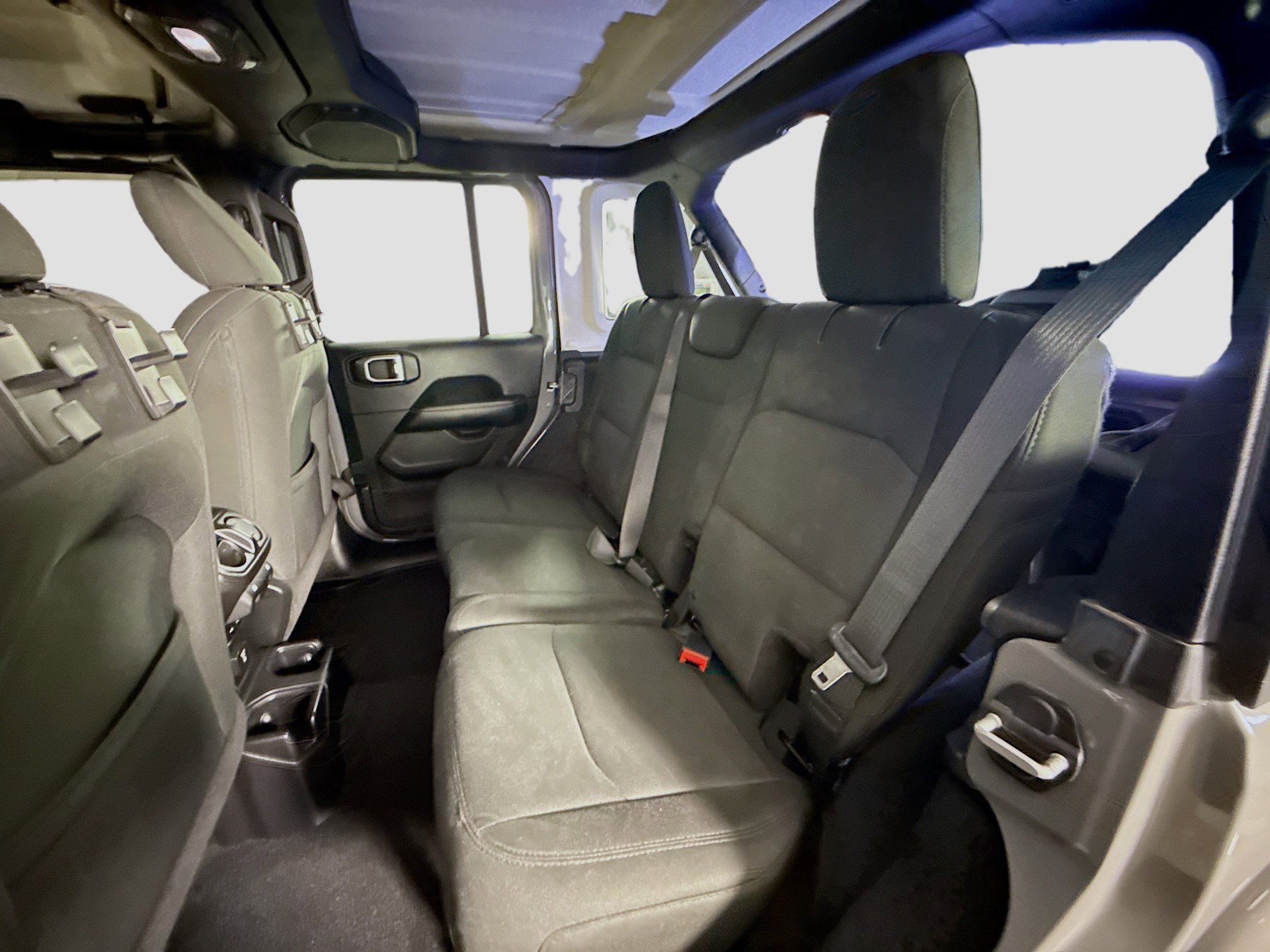 Used 2018 Jeep Wrangler Unlimited Sahara image 25