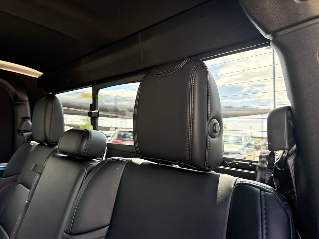 Used 2024 Jeep Gladiator Rubicon w/ Technology Group AWD/4WD image 30