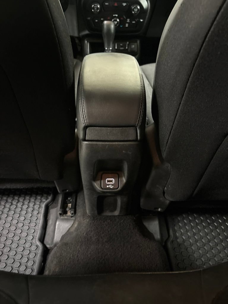 Used 2020 Jeep Renegade Altitude FWD image 19