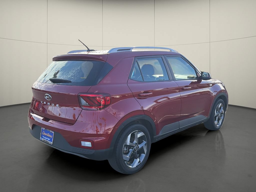 Used 2025 Hyundai Venue SEL FWD image 7