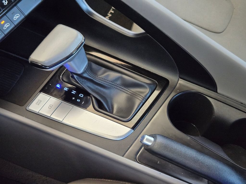 Used 2025 Hyundai Elantra Sport FWD image 18