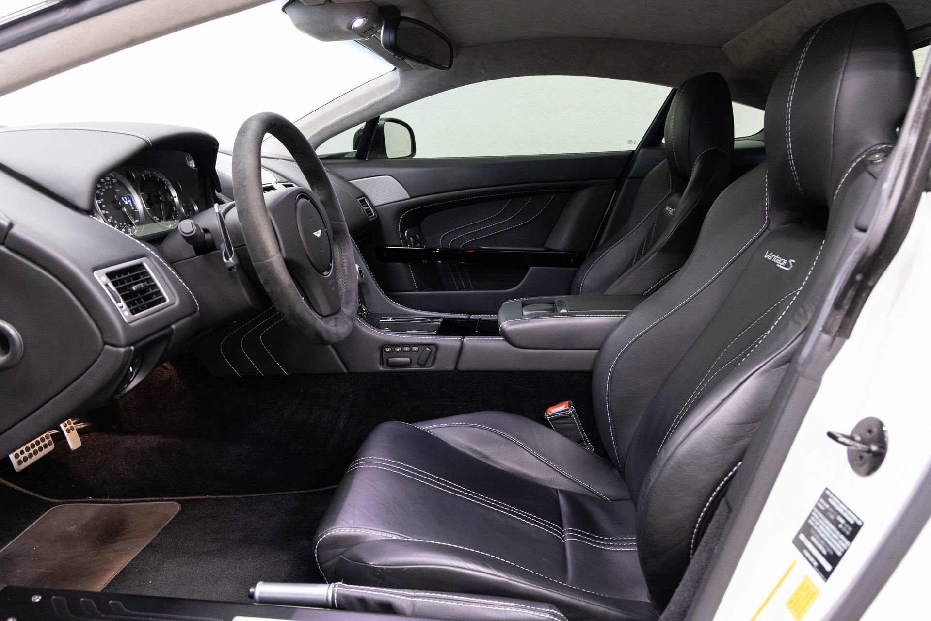 Used 2011 Aston Martin V8 Vantage S RWD image 6