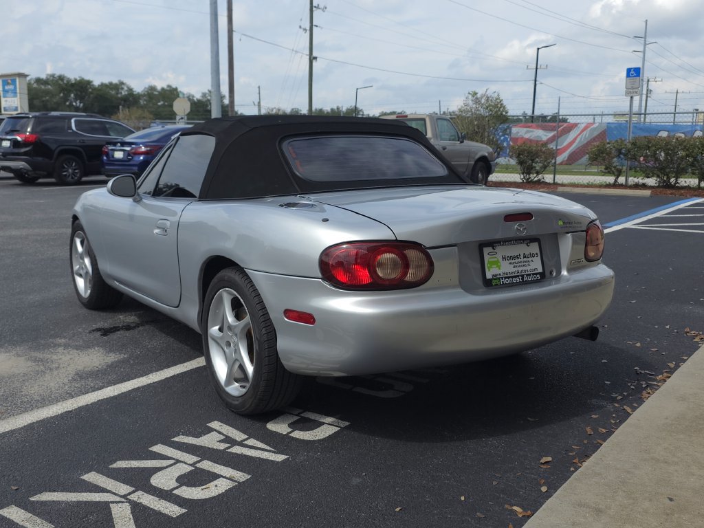Used 2003 MAZDA MX-5 Miata RWD image 9