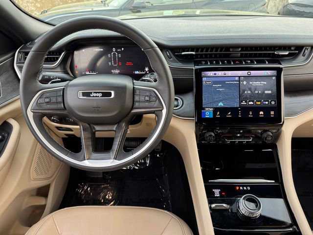 Used 2023 Jeep Grand Cherokee L Limited AWD/4WD image 4