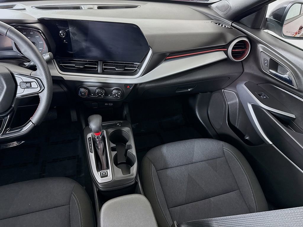 Used 2025 Chevrolet Trax RS w/ Sunroof Package image 26