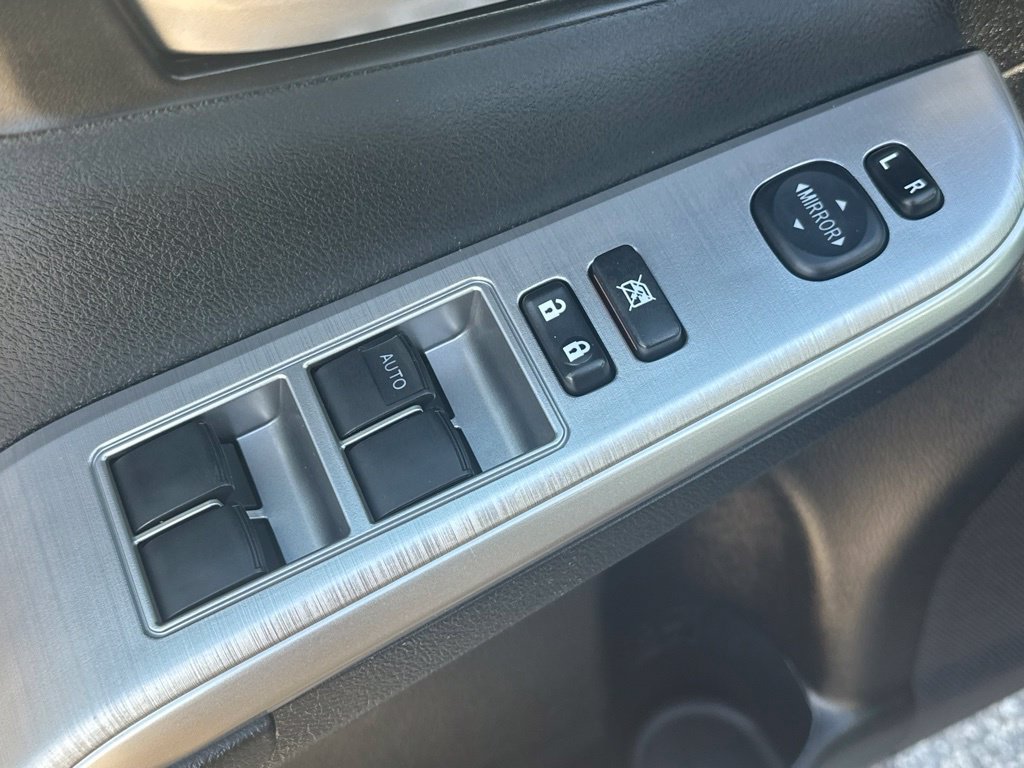 Used 2014 Toyota Camry SE w/ Moonroof Package FWD image 16