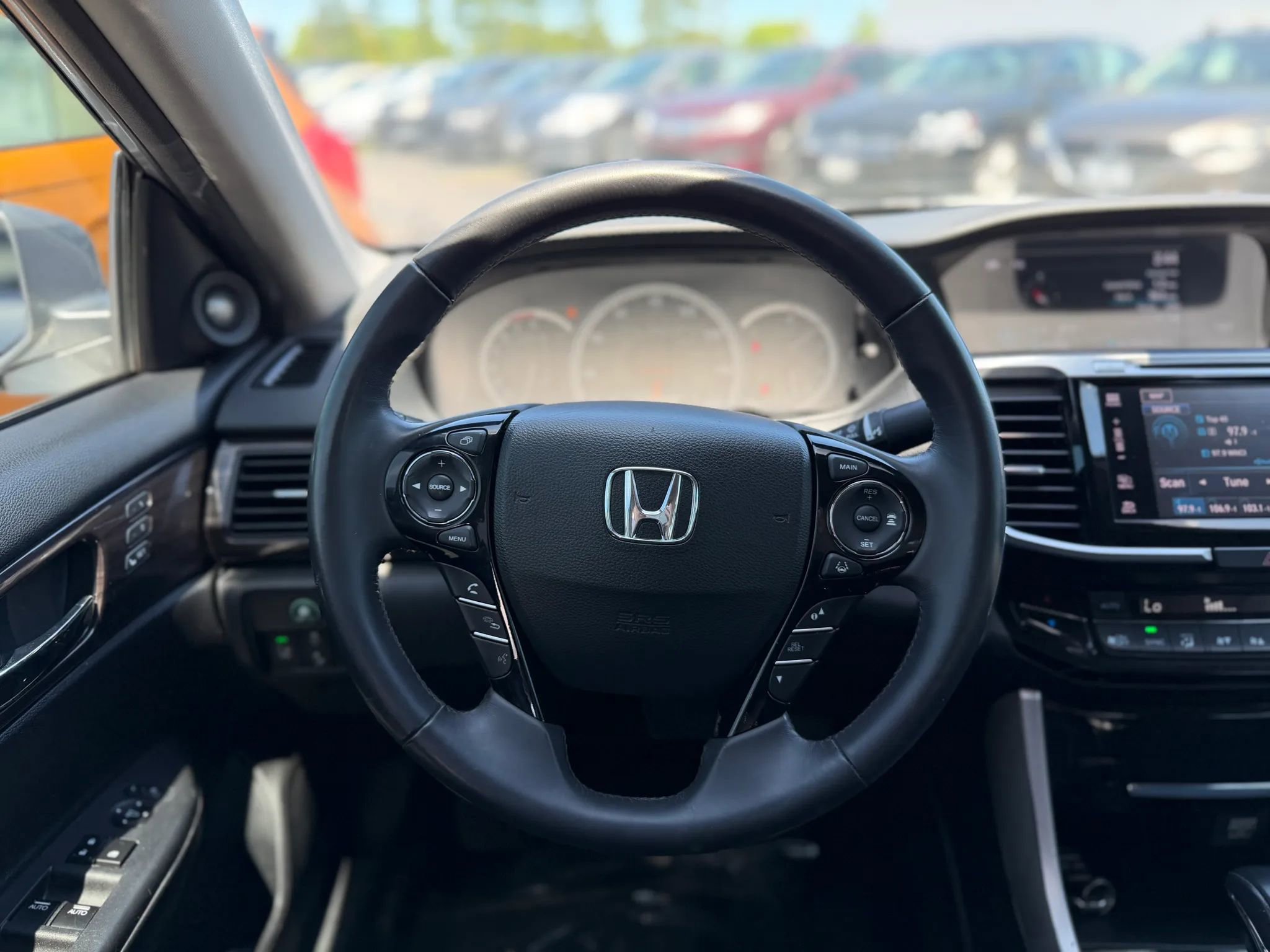 Used 2017 Honda Accord EX-L image 11