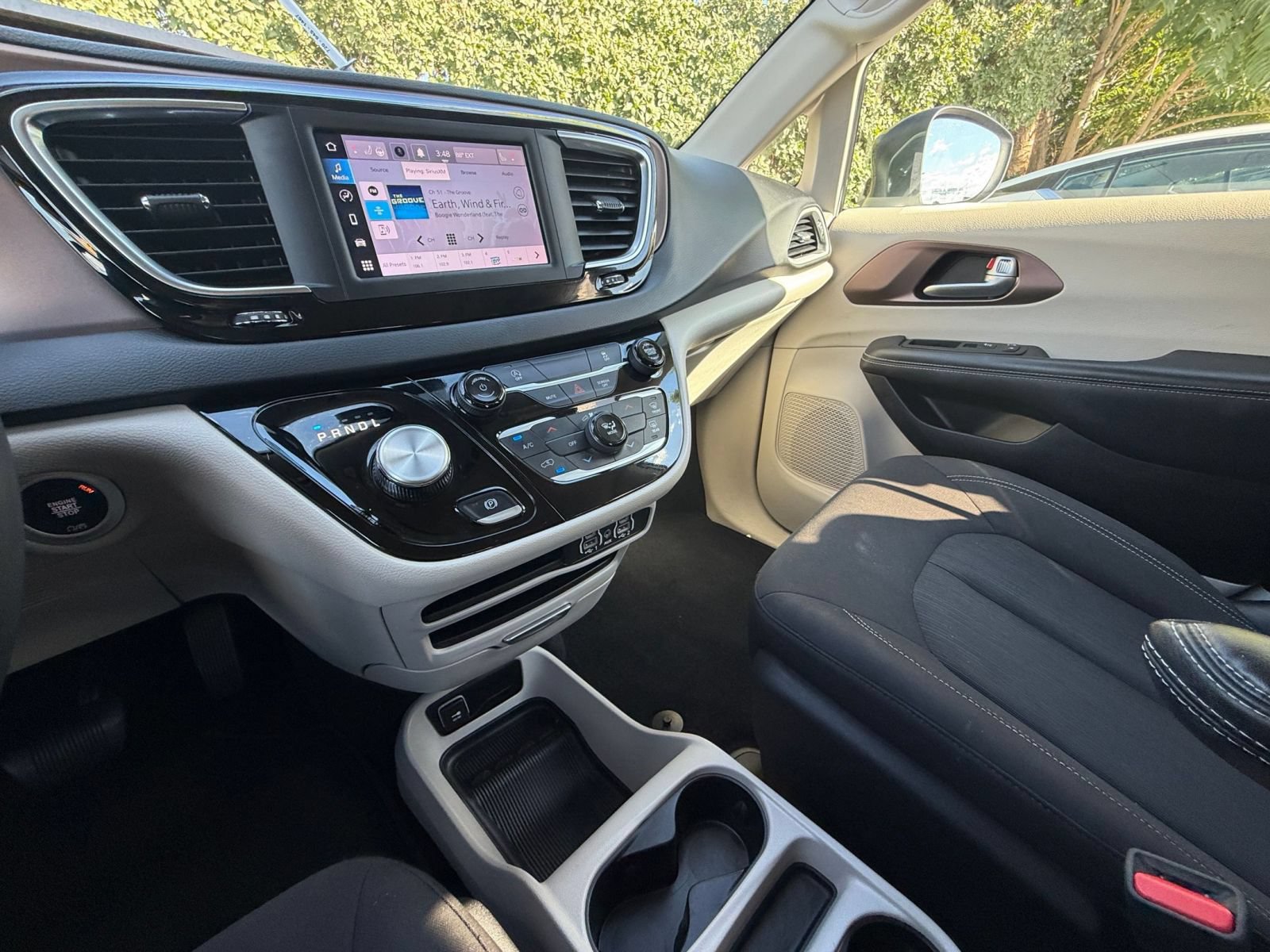 Used 2024 Chrysler Voyager LX FWD image 43