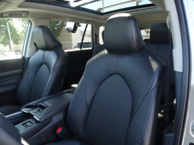 Used 2025 Toyota Grand Highlander FWD image 19