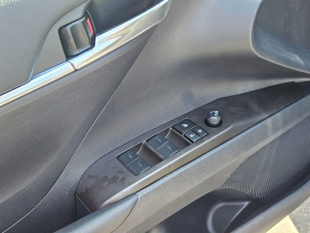 Used 2024 Toyota Camry SE FWD image 11