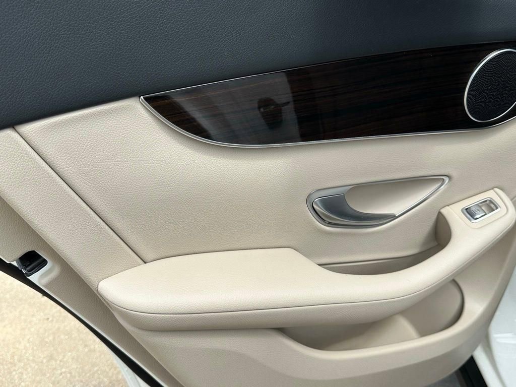 Used 2022 Mercedes-Benz GLC 300 image 22