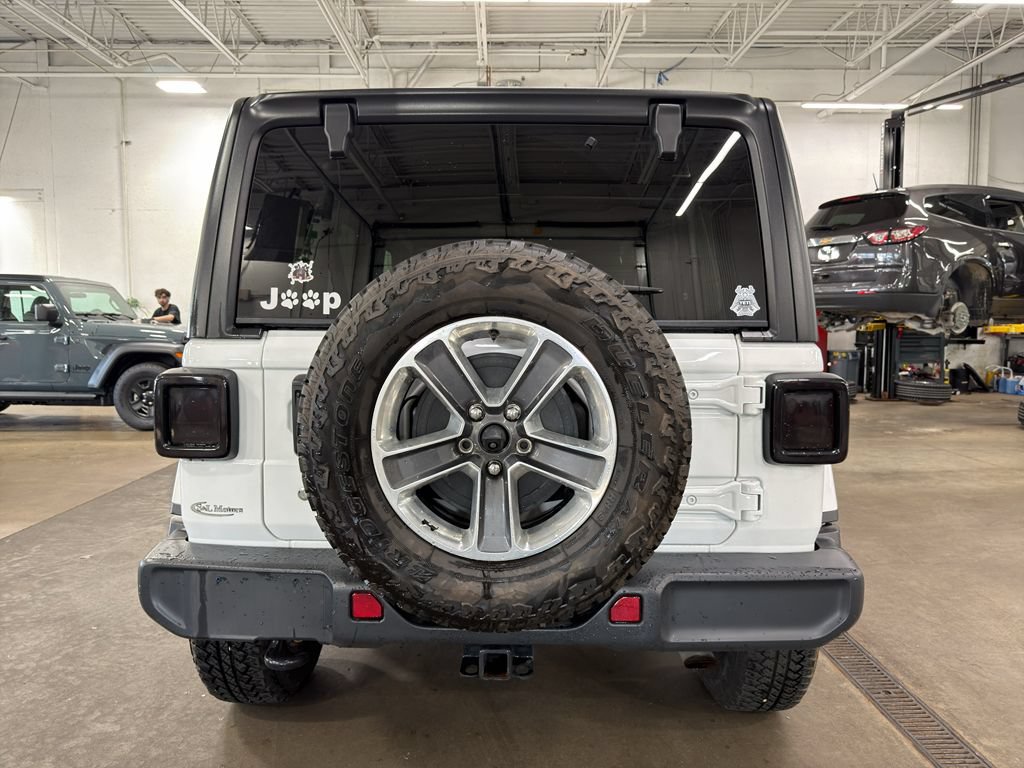 Used 2018 Jeep Wrangler Unlimited Sahara AWD/4WD image 5