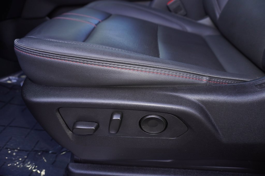 Used 2025 Chevrolet Suburban RST image 15