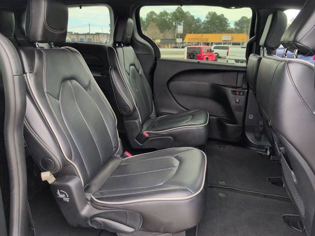 Used 2025 Chrysler Pacifica Limited image 28