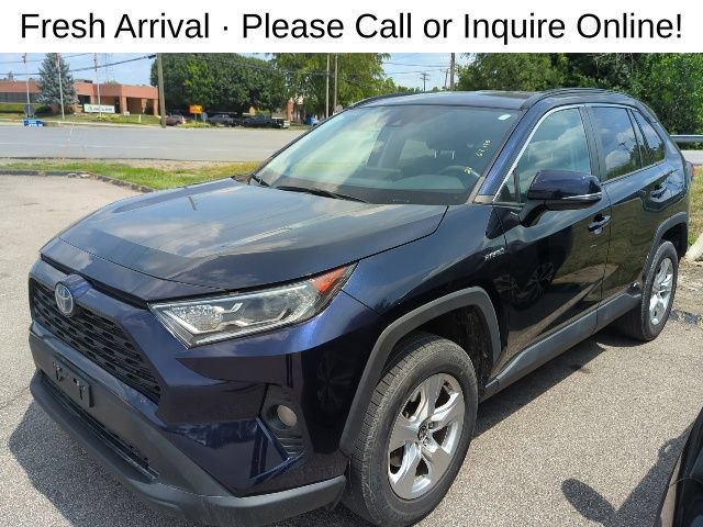 Used 2021 Toyota RAV4 XLE AWD/4WD image 2