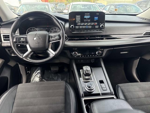 Used 2024 Mitsubishi Outlander SE Black Edition image 17