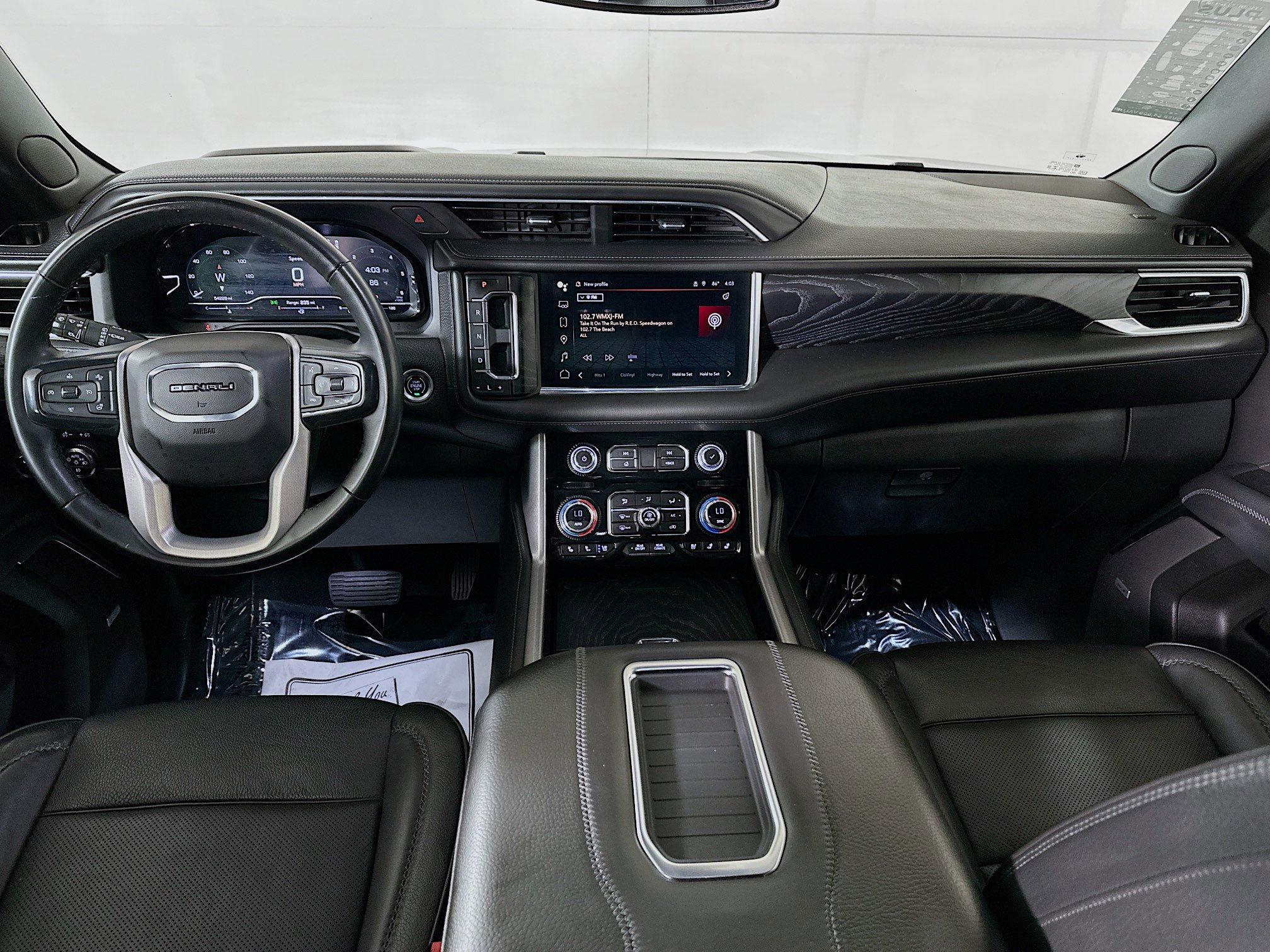 Used 2023 GMC Yukon Denali RWD image 26