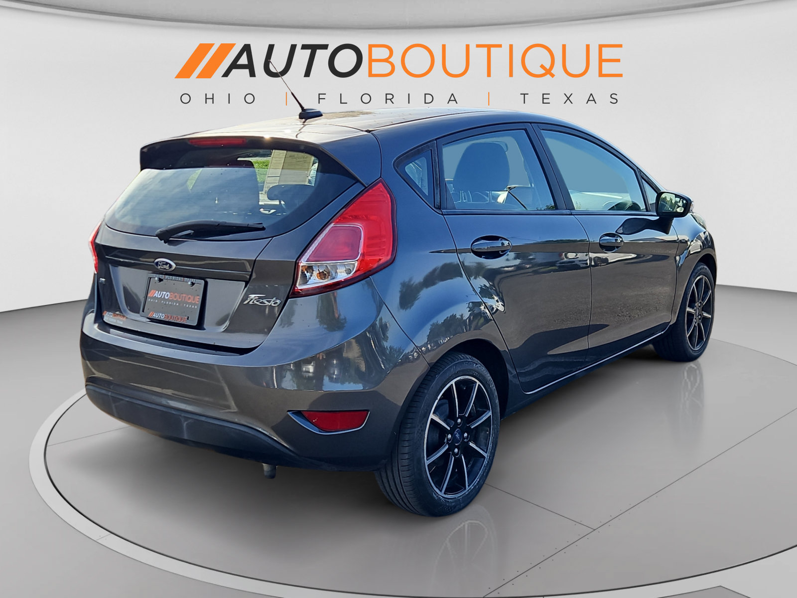 Used 2015 Ford Fiesta SE FWD image 4