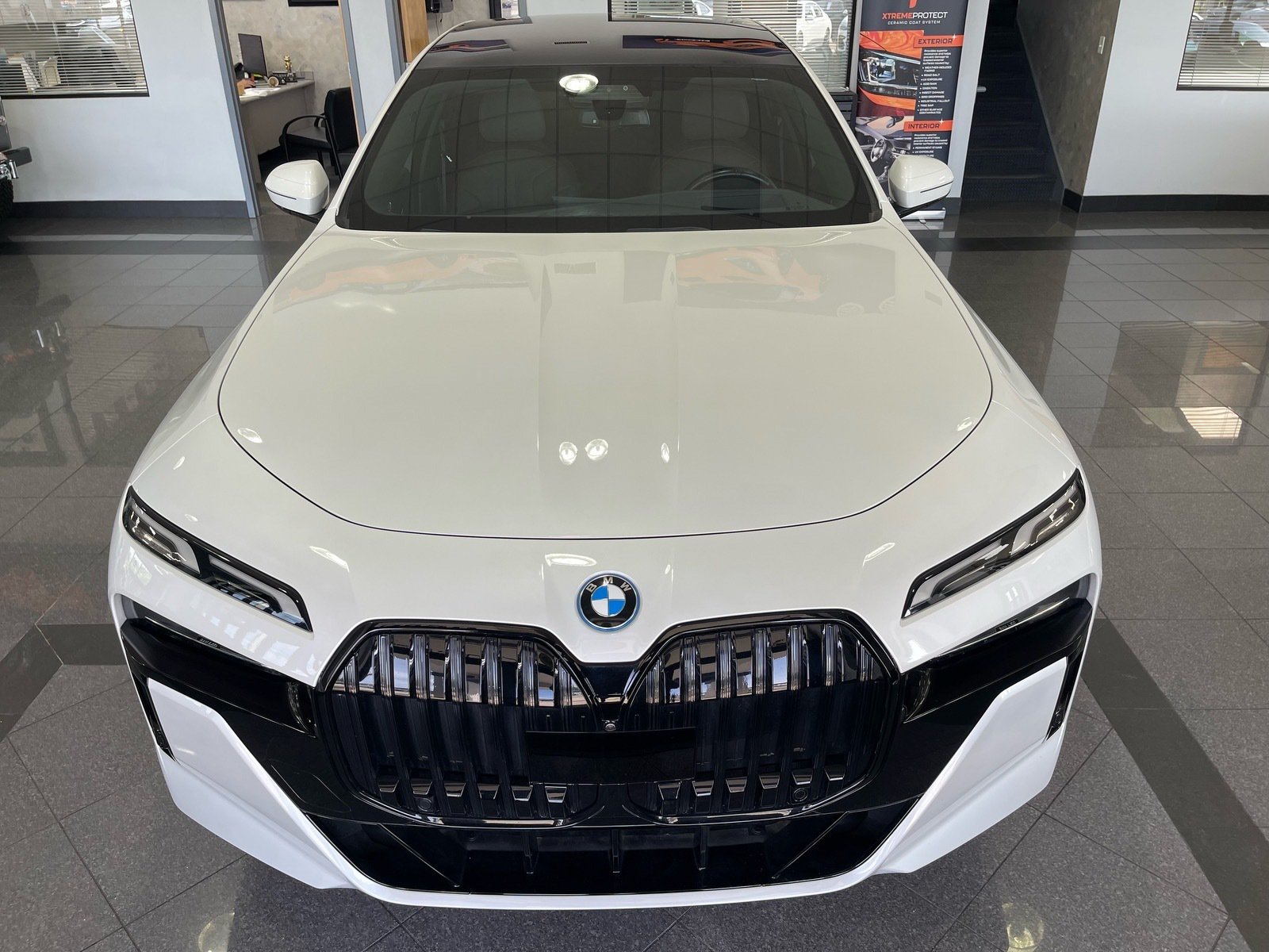 Used 2024 BMW i7 xDrive60 AWD/4WD image 9