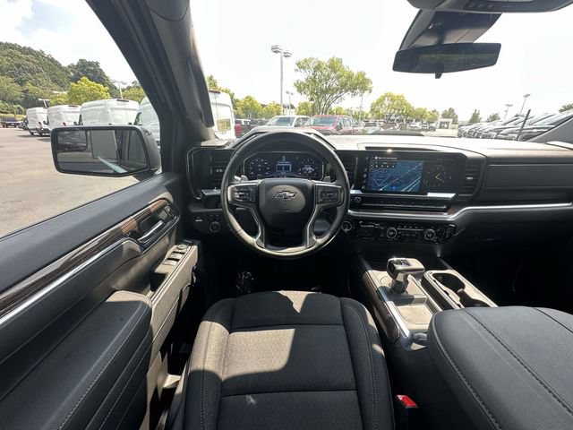 Used 2025 Chevrolet Silverado 1500 LT Trail Boss w/ Dark Appearance Package AWD/4WD image 6