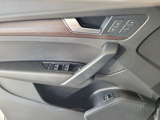Used 2023 Audi Q5 2.0T Premium w/ Convenience Package AWD/4WD image 18