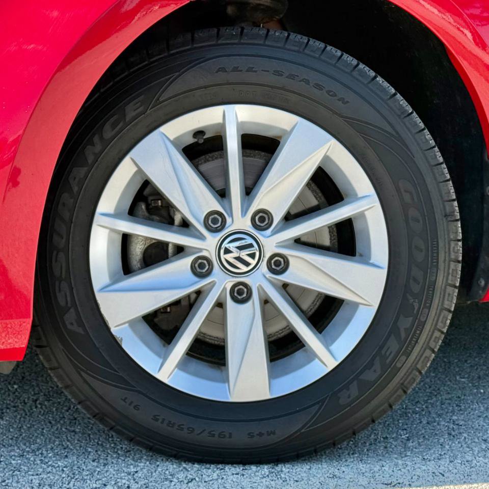Used 2017 Volkswagen Golf Wolfsburg Edition FWD image 18