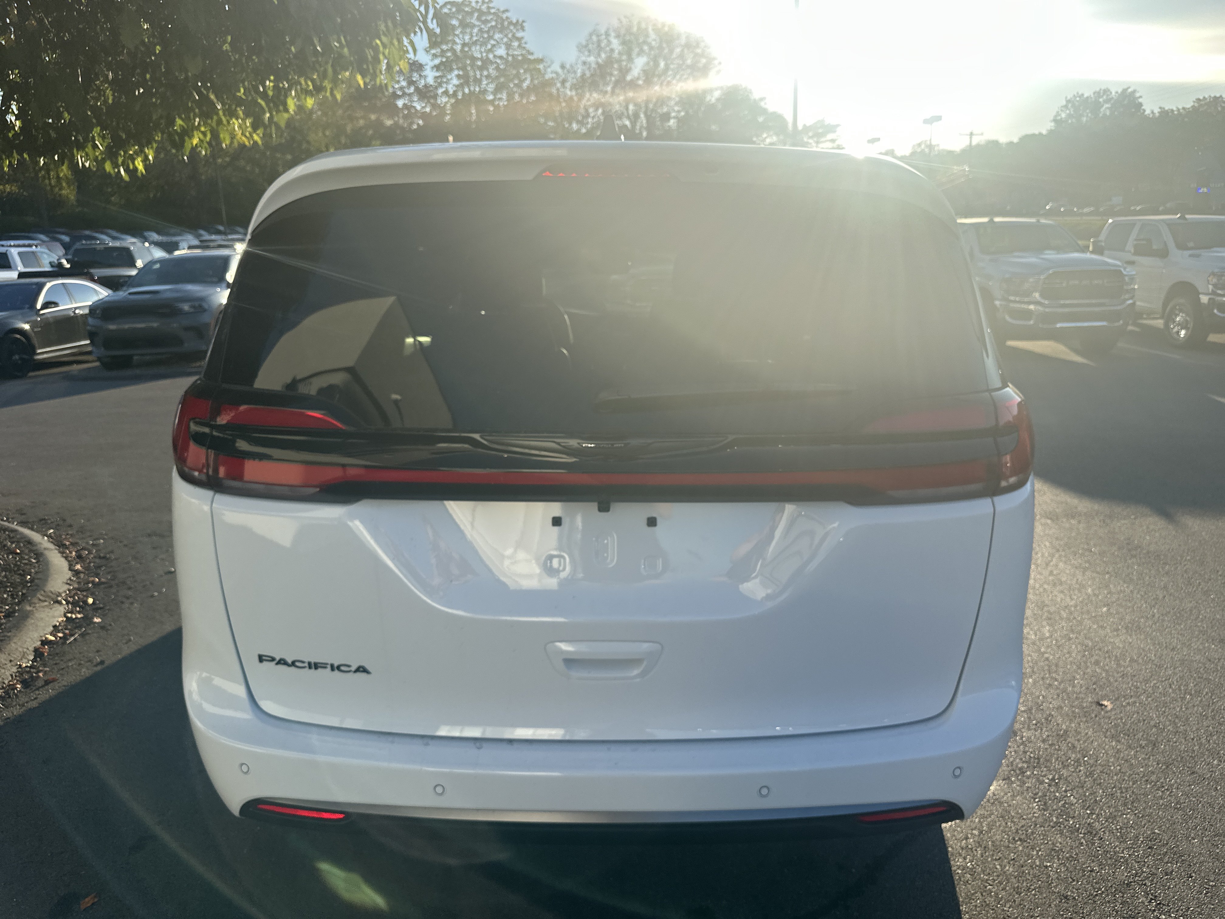 New 2026 Chrysler Pacifica Select FWD video 4