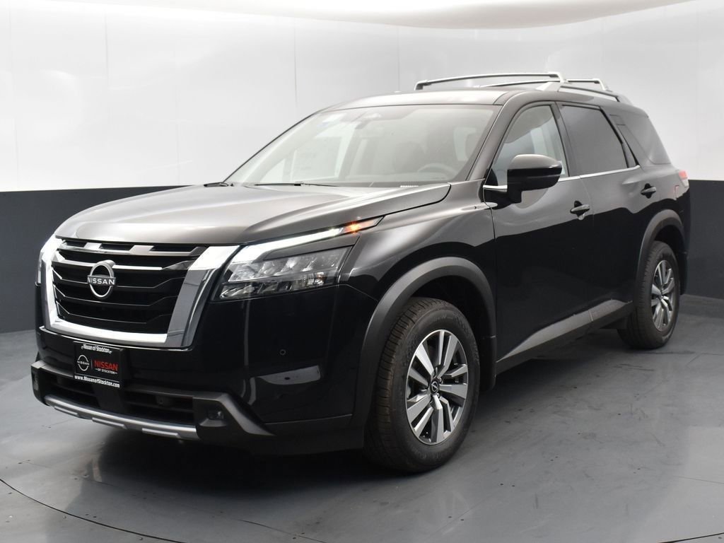 New 2025 Nissan Pathfinder SL image 3