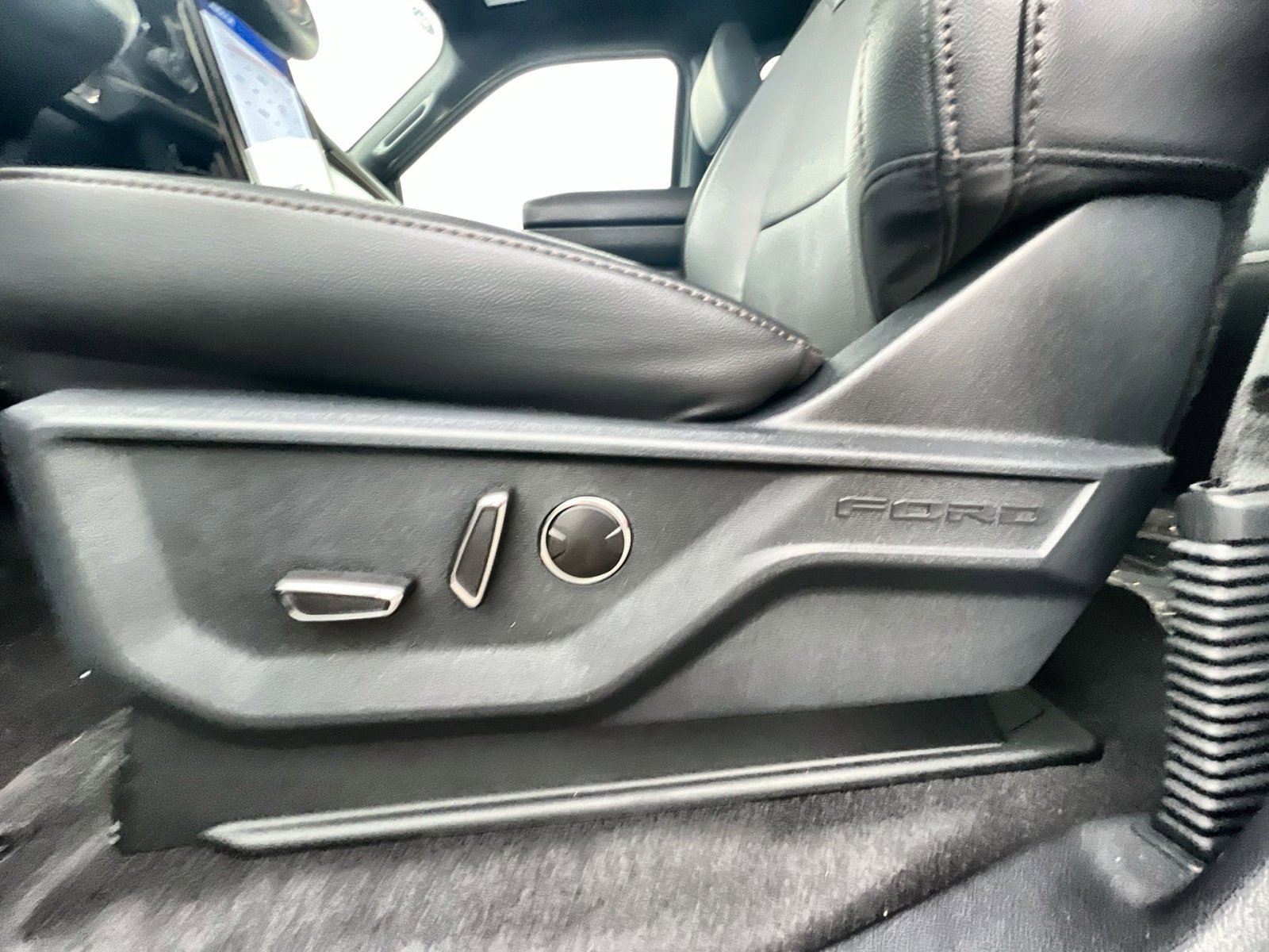 New 2025 Ford F150 Lightning Lariat image 14