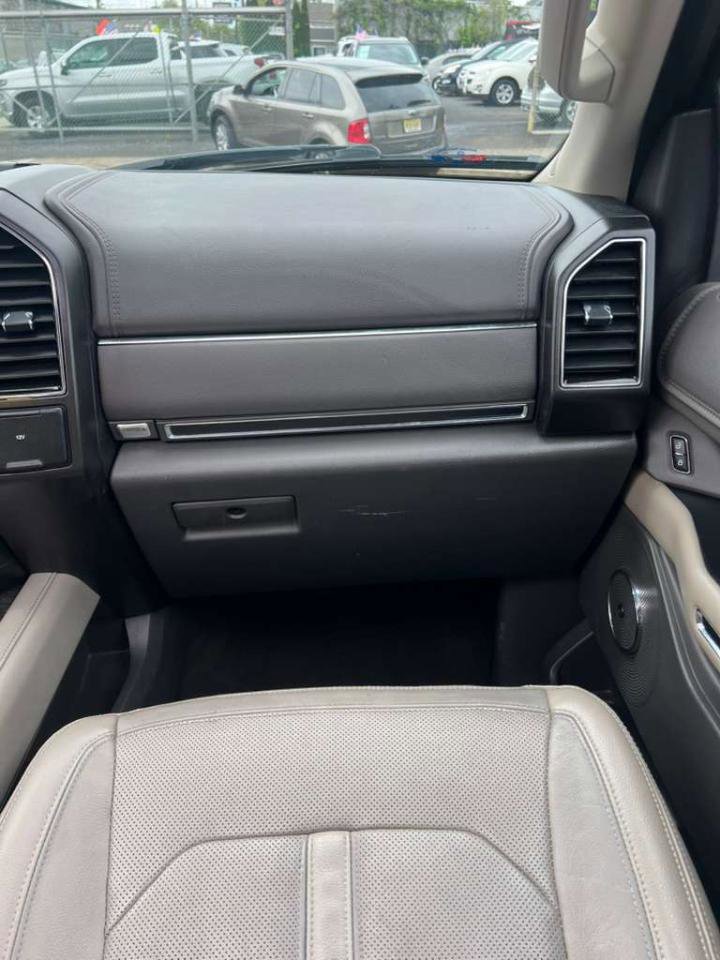 Used 2019 Ford Expedition Limited w/ Equipment Group 302A AWD/4WD image 17
