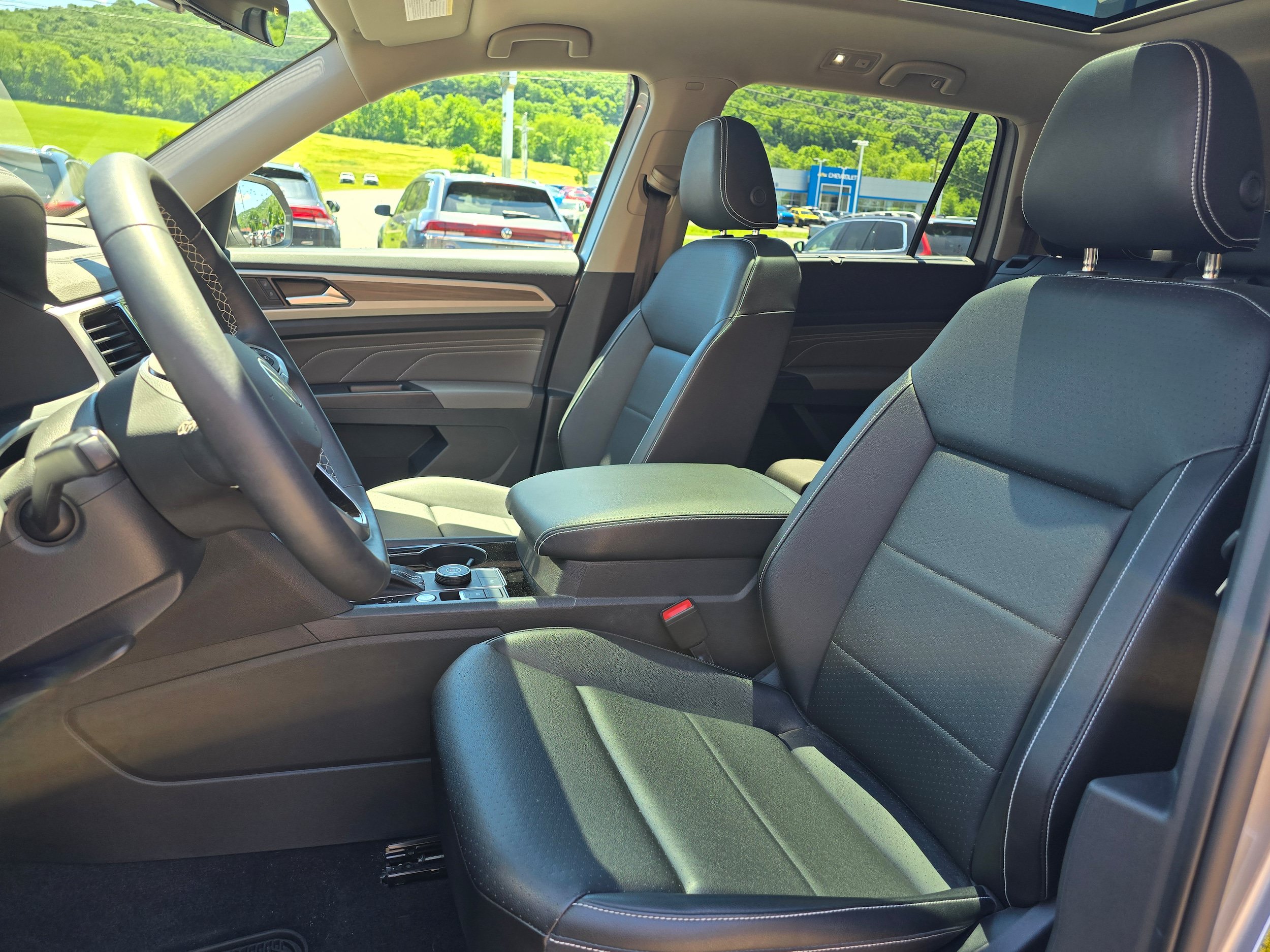 Used 2023 Volkswagen Atlas SEL AWD/4WD image 9