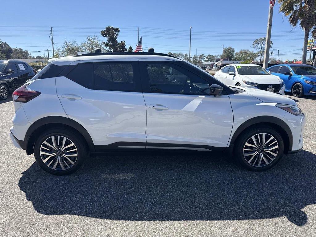 Certified 2023 Nissan Kicks SR w/ Exterior Package image 2