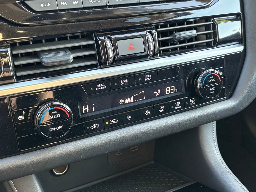 Used 2025 Nissan Pathfinder SV image 23