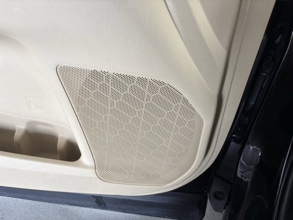 Used 2019 Toyota Highlander XLE image 16