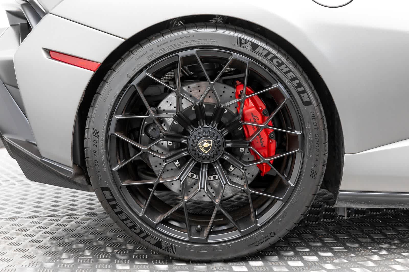 Used 2022 Lamborghini Huracan STO RWD image 7